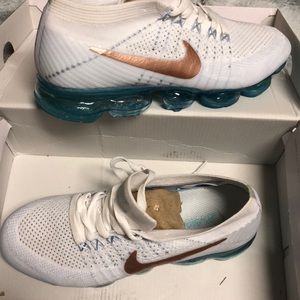 explorer light vapormax